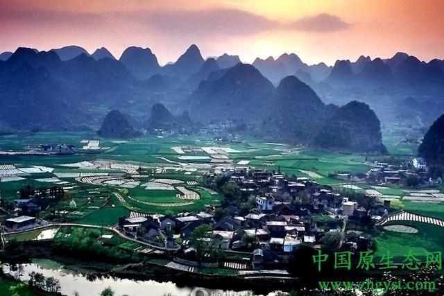被称誉为"天下奇观" 原生态风景旅游区——贵州万峰林